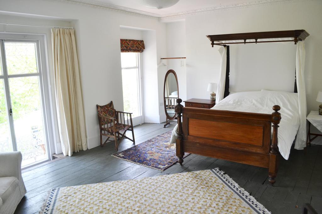 8A Spring Gardens Hotel Хавърфордуест Екстериор снимка