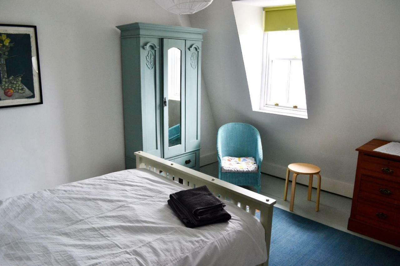 8A Spring Gardens Hotel Хавърфордуест Екстериор снимка